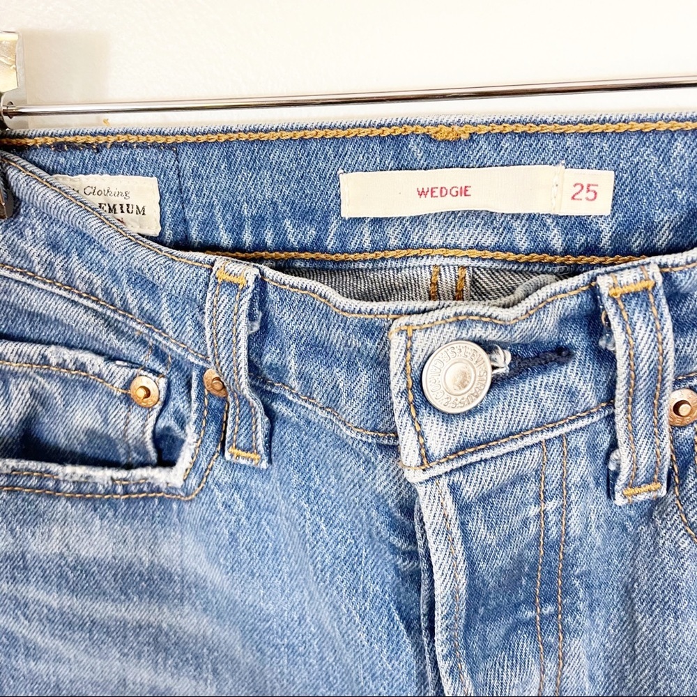 LEVIS Wedgie Straight Distressed High Rise Jean 25 - Picture 2 of 11